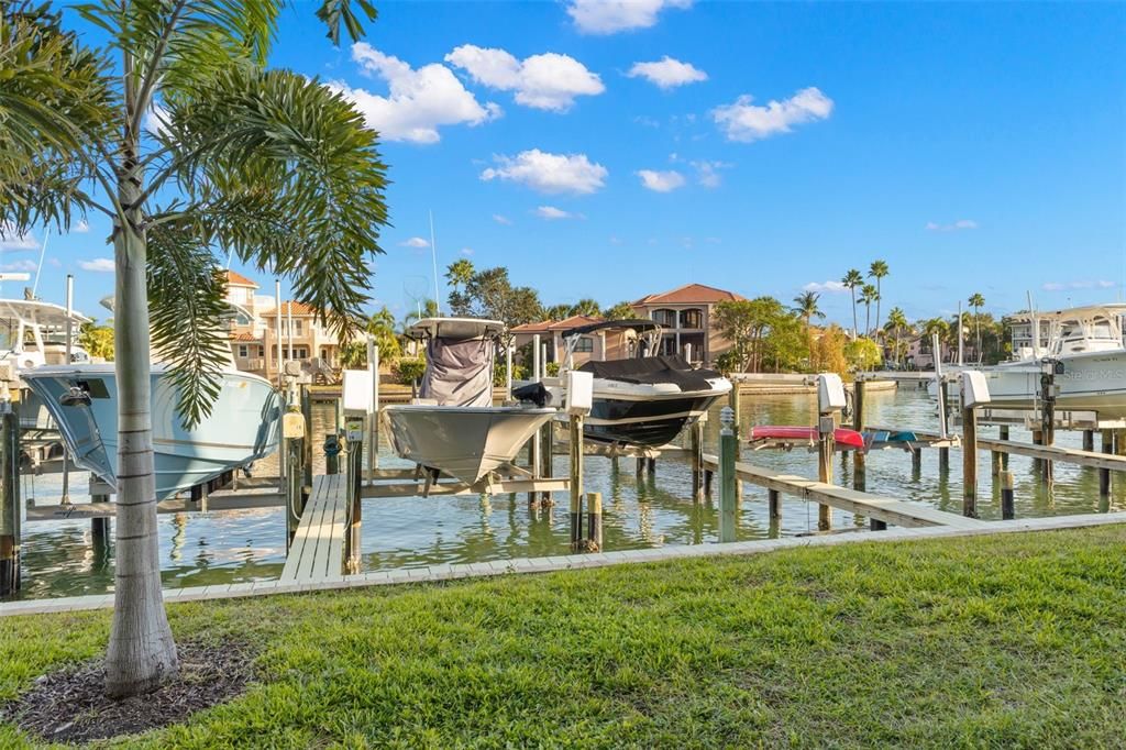 На продажу: $749,900 (3 спален, 3 ванн, 1585 Квадратных фут)