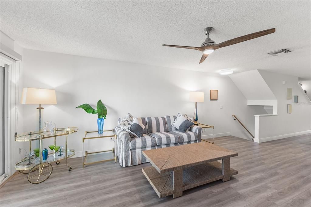 На продажу: $749,900 (3 спален, 3 ванн, 1585 Квадратных фут)