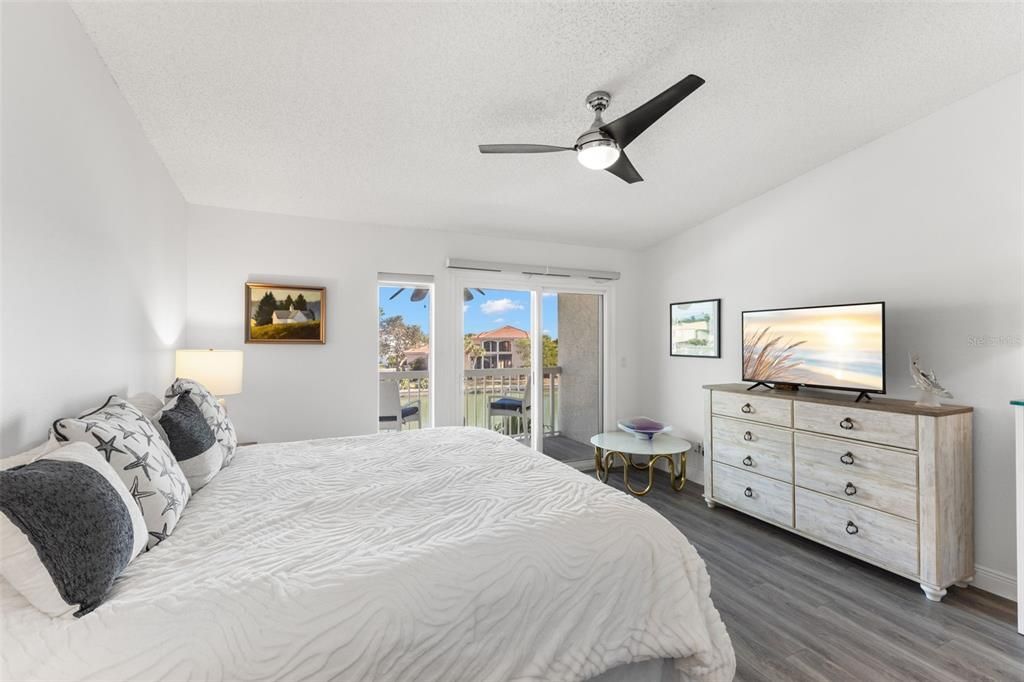 На продажу: $749,900 (3 спален, 3 ванн, 1585 Квадратных фут)