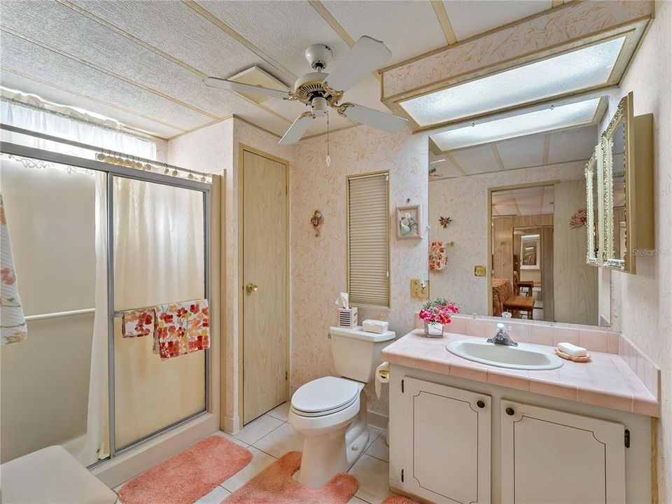 Activo con contrato: $175,000 (2 camas, 2 baños, 1056 Pies cuadrados)