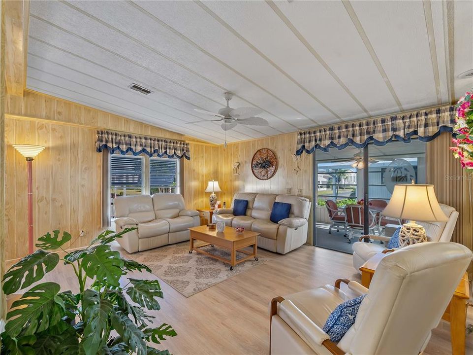 Activo con contrato: $175,000 (2 camas, 2 baños, 1056 Pies cuadrados)