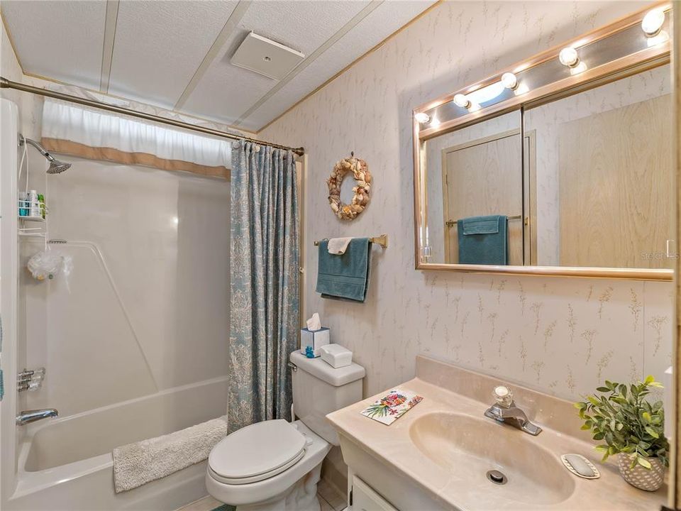 Activo con contrato: $175,000 (2 camas, 2 baños, 1056 Pies cuadrados)