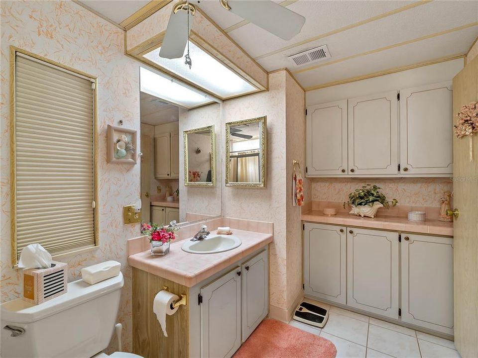 Activo con contrato: $175,000 (2 camas, 2 baños, 1056 Pies cuadrados)