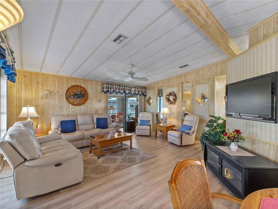 Activo con contrato: $175,000 (2 camas, 2 baños, 1056 Pies cuadrados)