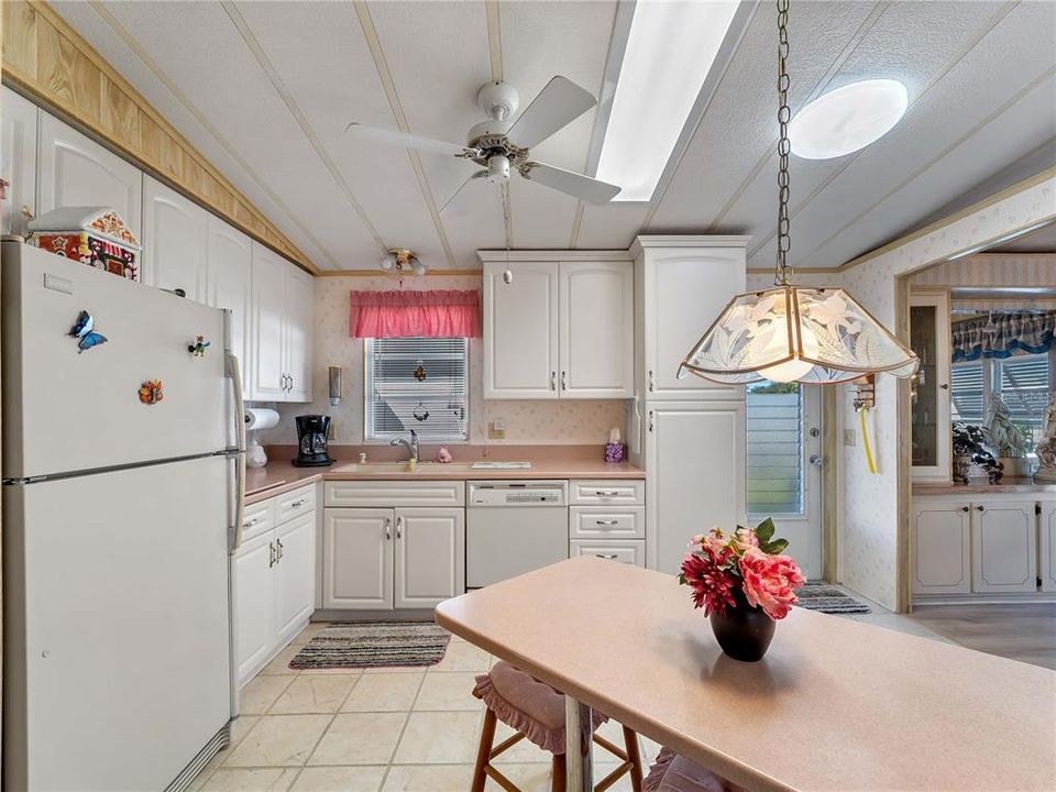 Activo con contrato: $175,000 (2 camas, 2 baños, 1056 Pies cuadrados)