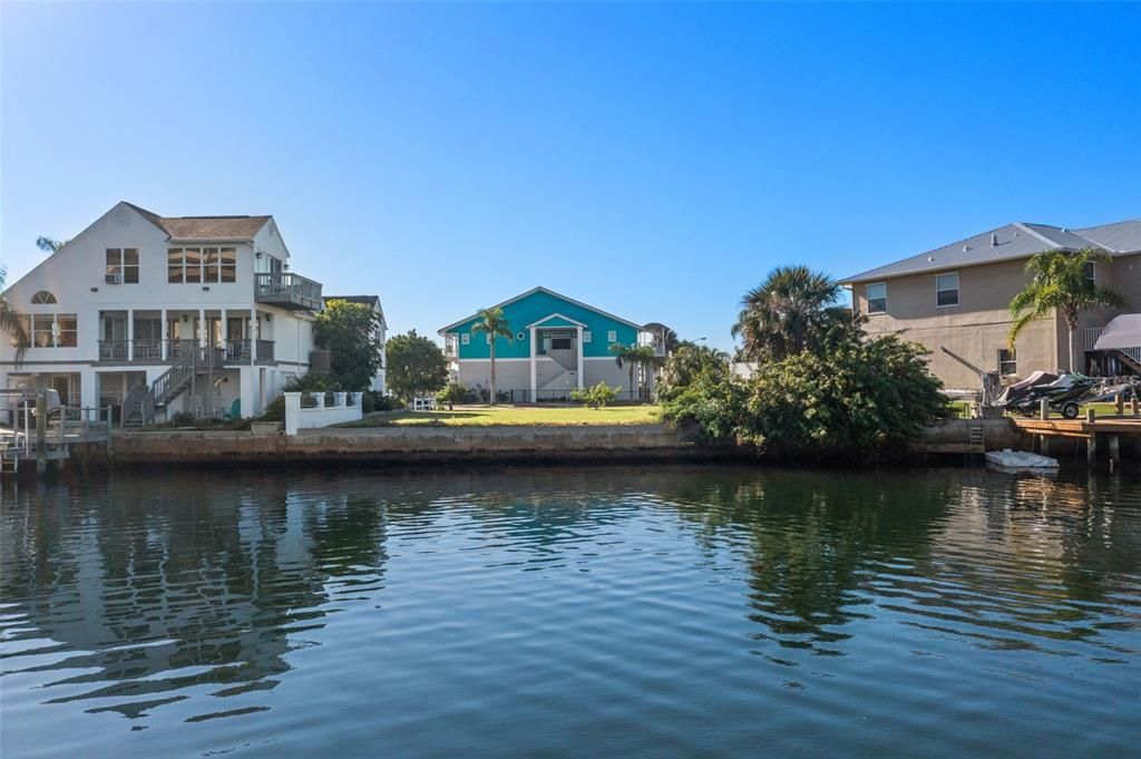 На продажу: $595,000 (0.16 acres)