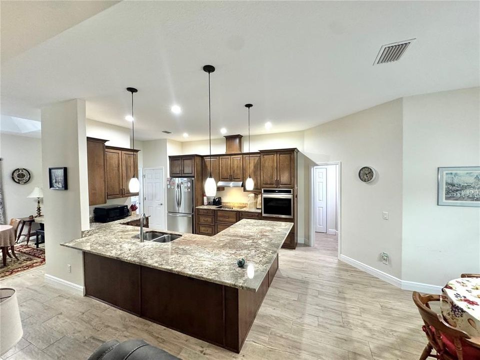 For Sale: $439,000 (3 beds, 2 baths, 2189 Square Feet)