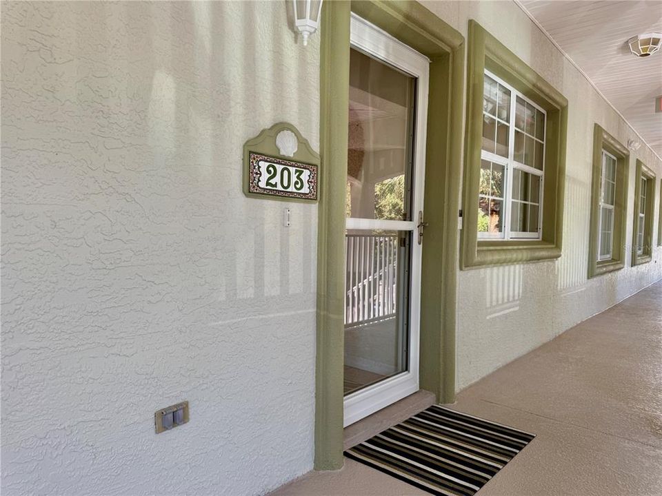 待售: $249,900 (2 贝兹, 2 浴室, 1113 平方英尺)