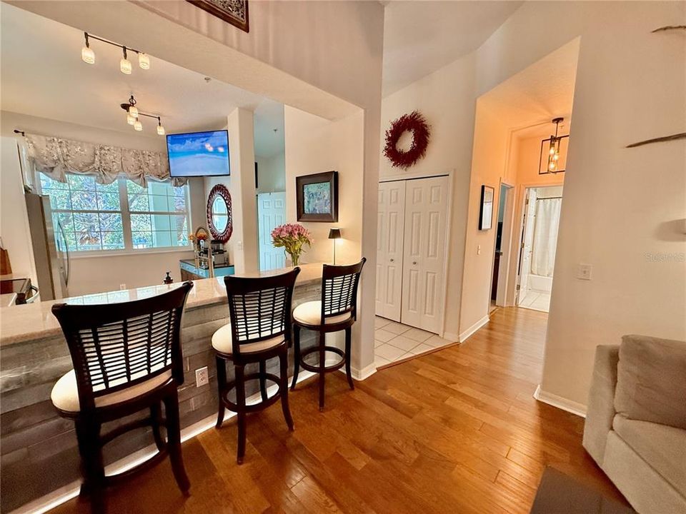 待售: $249,900 (2 贝兹, 2 浴室, 1113 平方英尺)