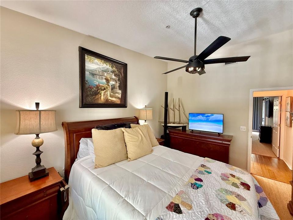 待售: $249,900 (2 贝兹, 2 浴室, 1113 平方英尺)