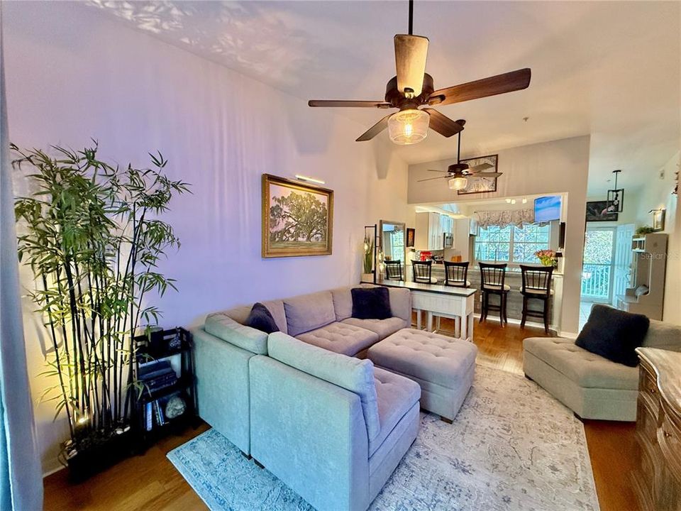 待售: $249,900 (2 贝兹, 2 浴室, 1113 平方英尺)