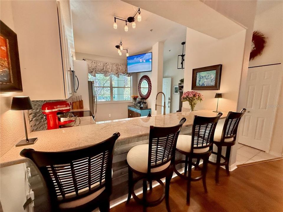 待售: $249,900 (2 贝兹, 2 浴室, 1113 平方英尺)