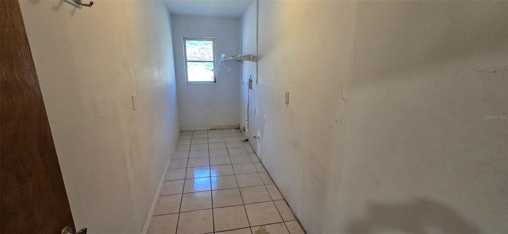 For Sale: $325,000 (3 beds, 2 baths, 2142 Square Feet)