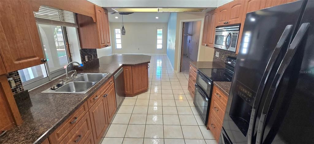 For Sale: $325,000 (3 beds, 2 baths, 2142 Square Feet)