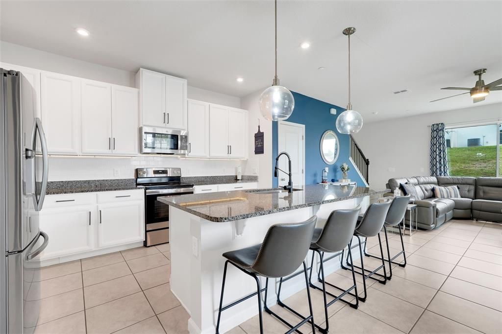 Под контрактом: $2,550 (3 спален, 2 ванн, 1833 Квадратных фут)