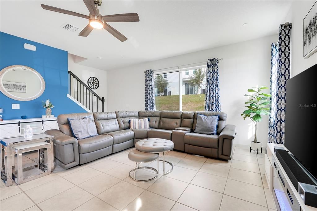 Под контрактом: $2,550 (3 спален, 2 ванн, 1833 Квадратных фут)