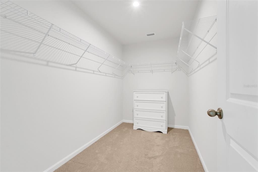 Под контрактом: $2,550 (3 спален, 2 ванн, 1833 Квадратных фут)