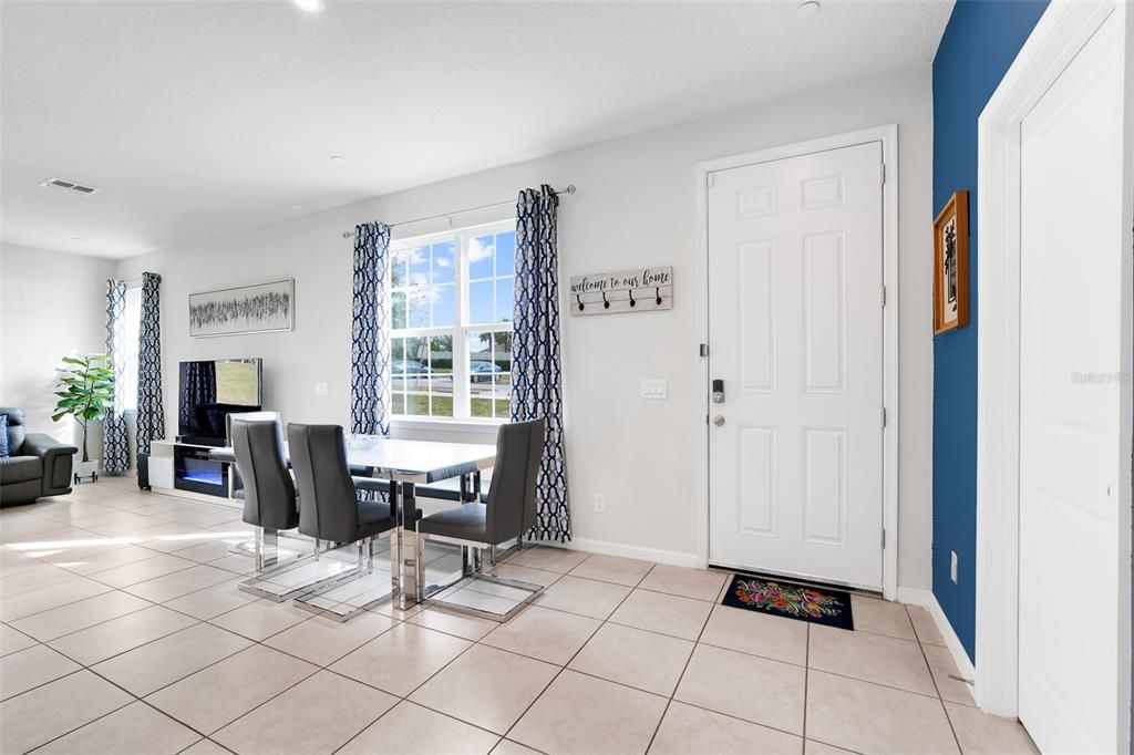 Под контрактом: $2,550 (3 спален, 2 ванн, 1833 Квадратных фут)