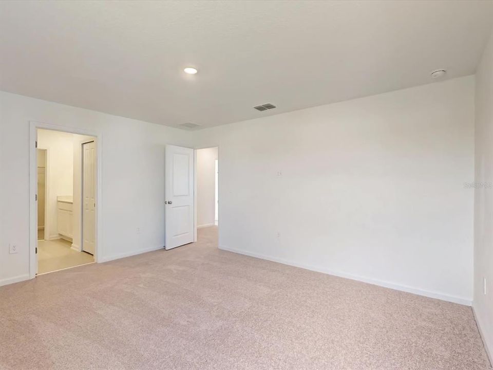 For Rent: $2,190 (4 beds, 2 baths, 1824 Square Feet)