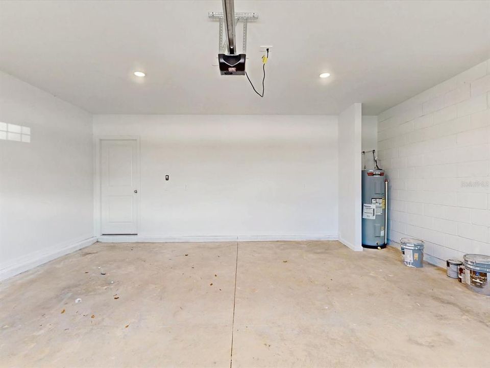 For Rent: $2,190 (4 beds, 2 baths, 1824 Square Feet)