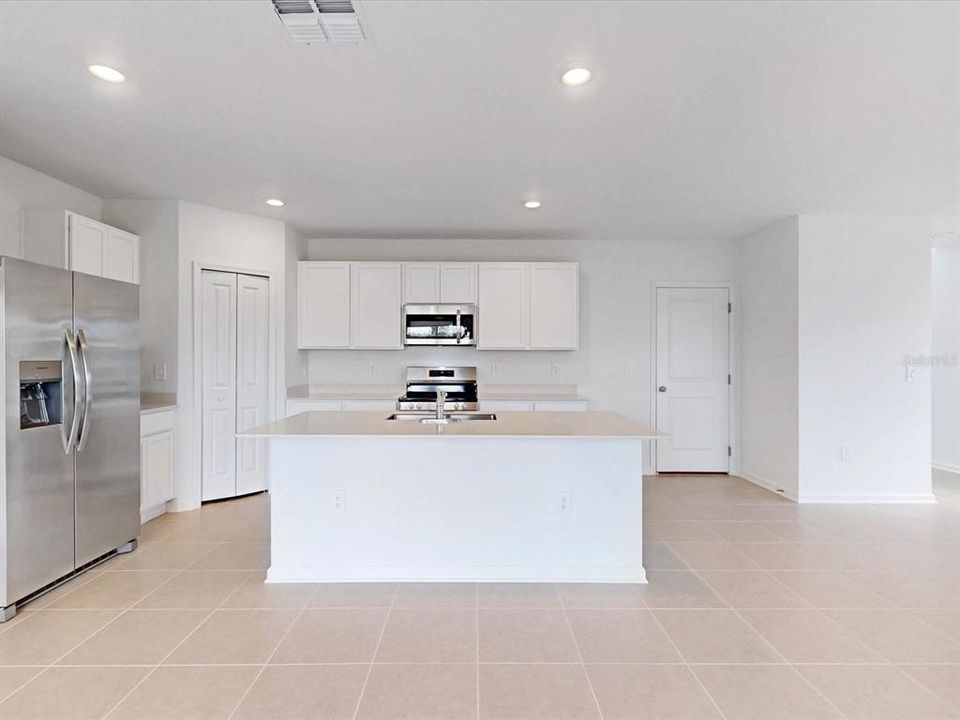 For Rent: $2,190 (4 beds, 2 baths, 1824 Square Feet)