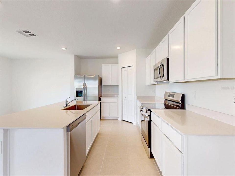 For Rent: $2,190 (4 beds, 2 baths, 1824 Square Feet)