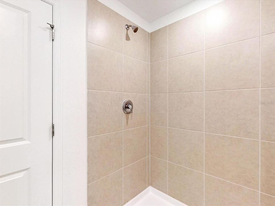 For Rent: $2,190 (4 beds, 2 baths, 1824 Square Feet)