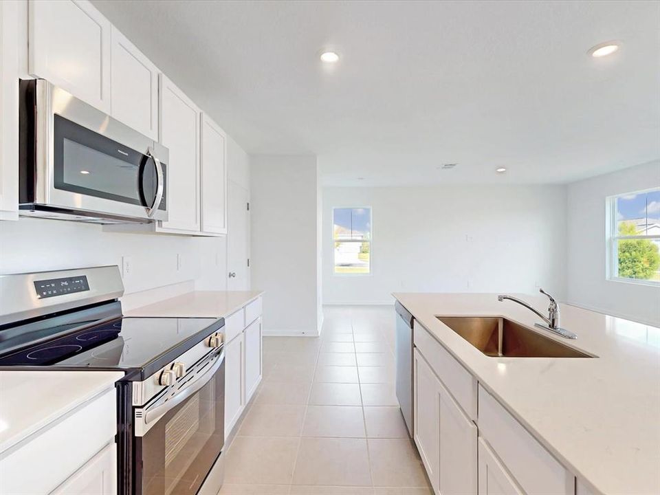 For Rent: $2,190 (4 beds, 2 baths, 1824 Square Feet)