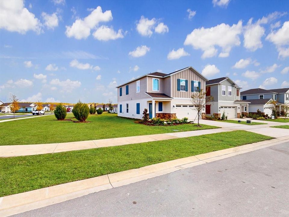 For Rent: $2,190 (4 beds, 2 baths, 1824 Square Feet)