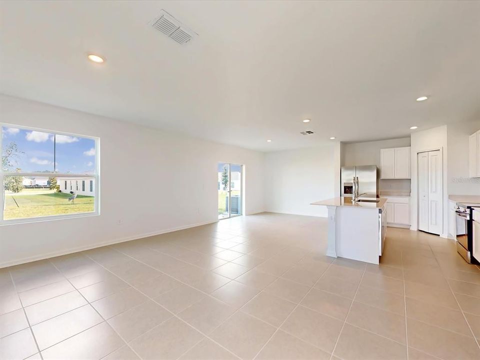 For Rent: $2,190 (4 beds, 2 baths, 1824 Square Feet)