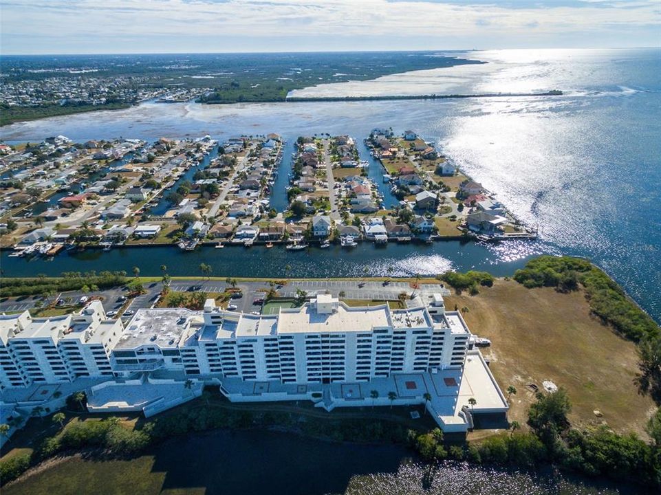 En Venta: $218,000 (2 camas, 2 baños, 950 Pies cuadrados)