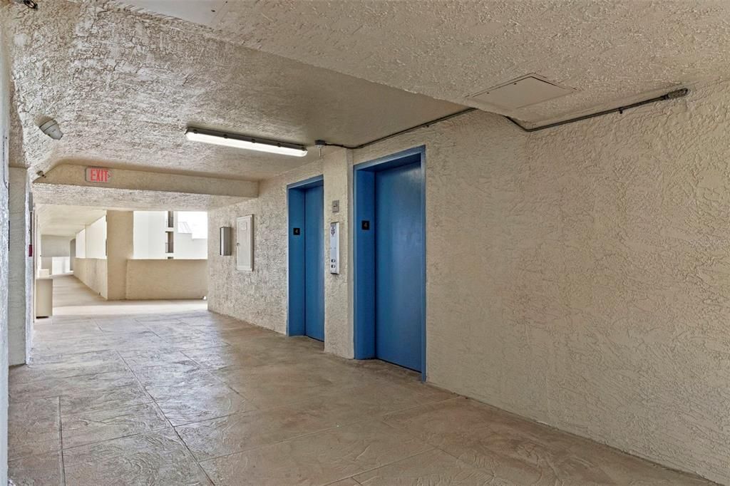 En Venta: $218,000 (2 camas, 2 baños, 950 Pies cuadrados)