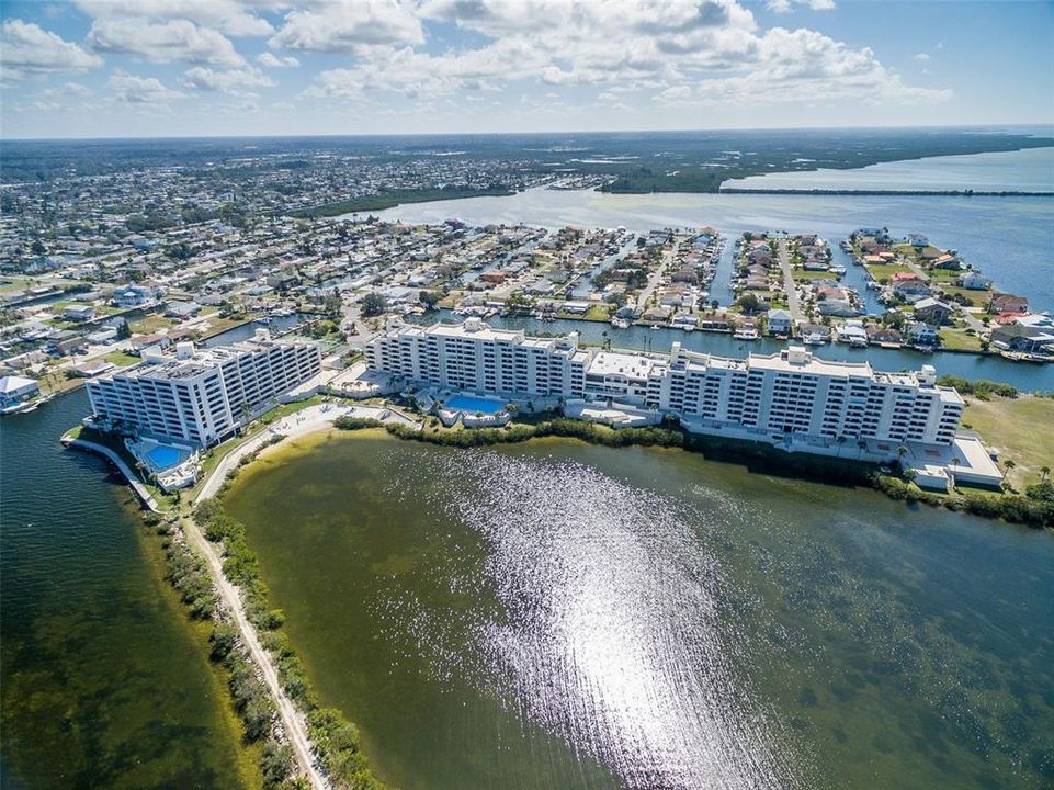 En Venta: $218,000 (2 camas, 2 baños, 950 Pies cuadrados)