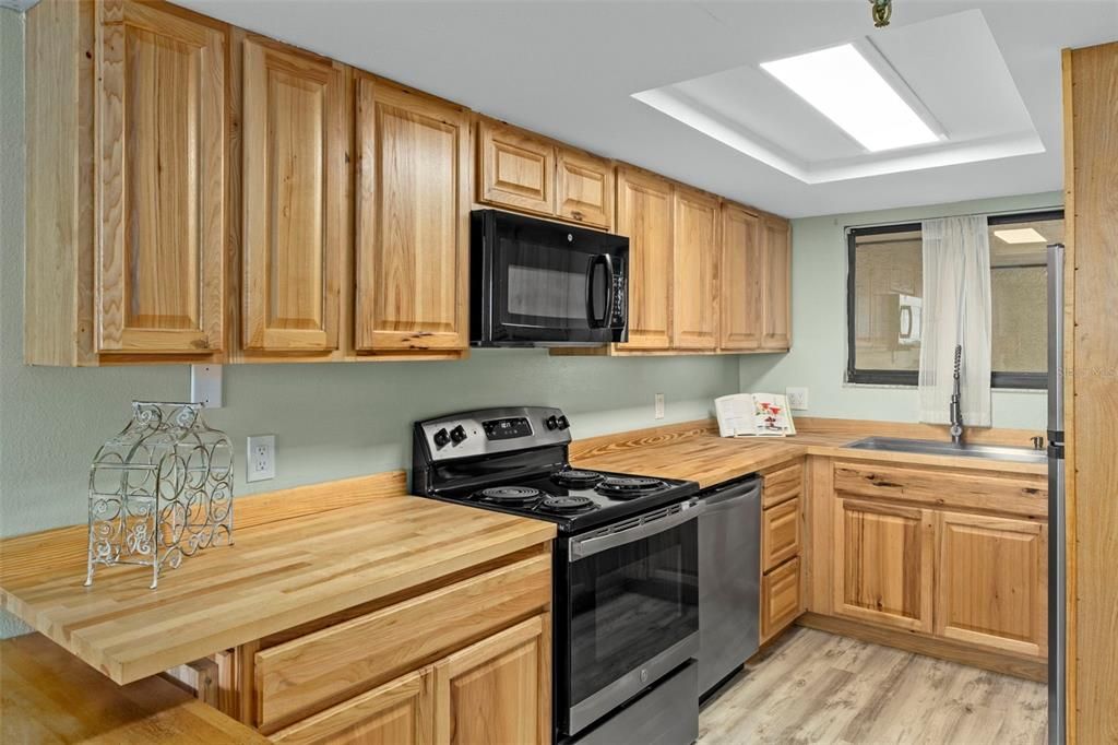 En Venta: $218,000 (2 camas, 2 baños, 950 Pies cuadrados)