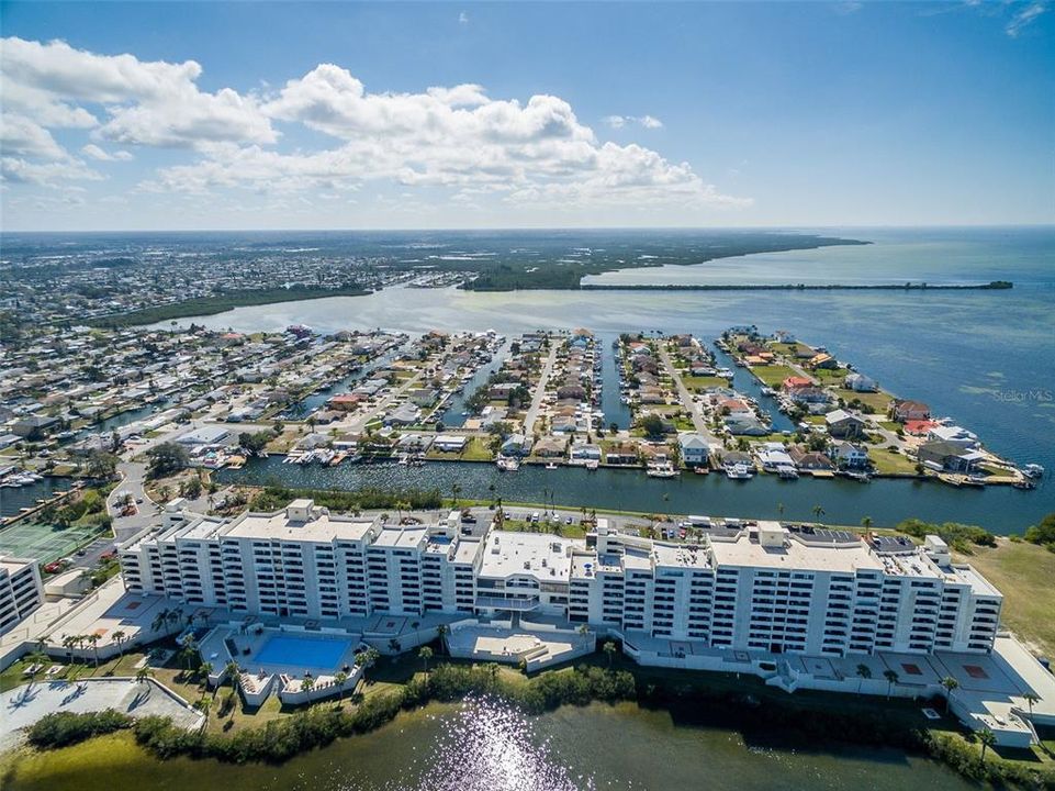 En Venta: $218,000 (2 camas, 2 baños, 950 Pies cuadrados)