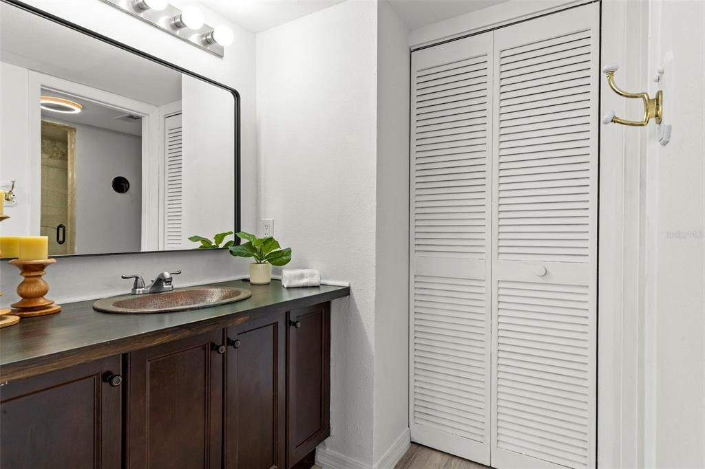 En Venta: $218,000 (2 camas, 2 baños, 950 Pies cuadrados)