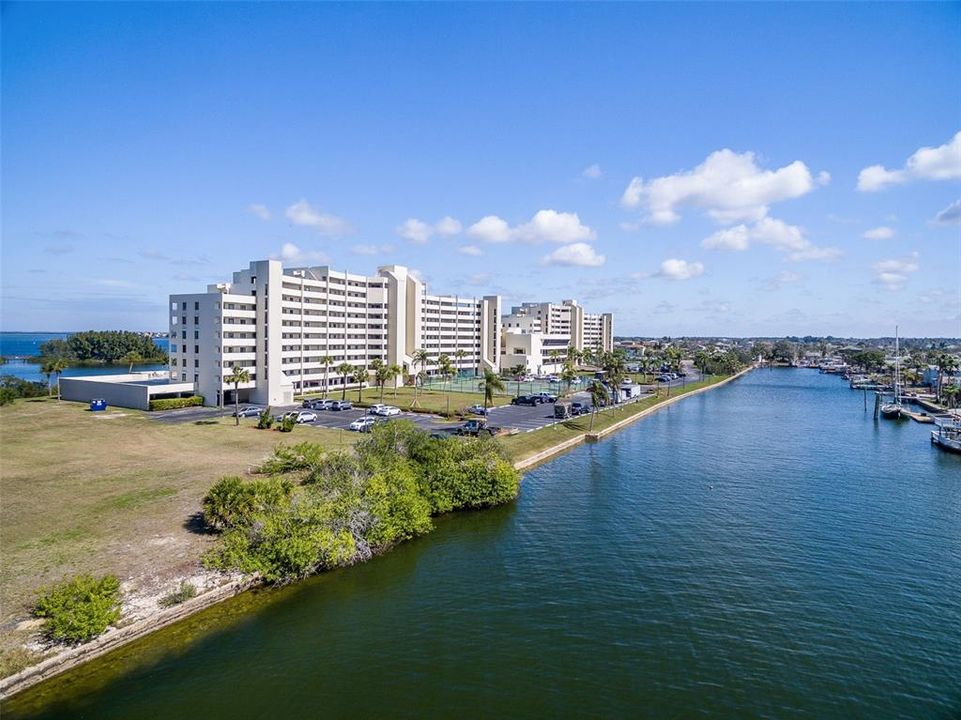En Venta: $218,000 (2 camas, 2 baños, 950 Pies cuadrados)