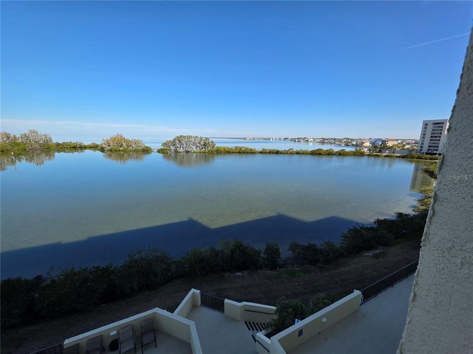 En Venta: $218,000 (2 camas, 2 baños, 950 Pies cuadrados)