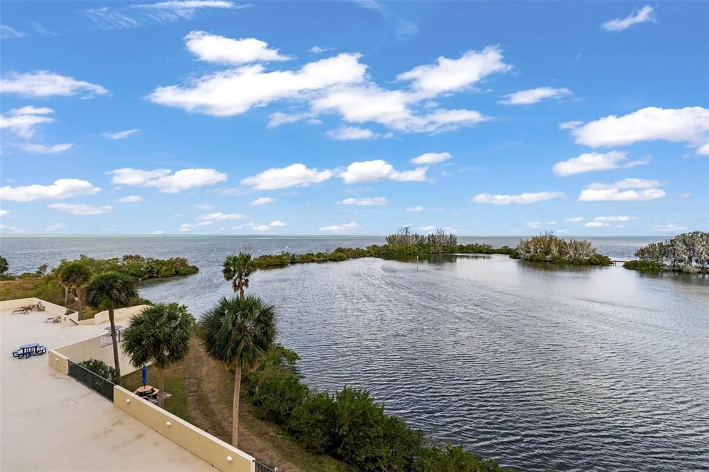 En Venta: $218,000 (2 camas, 2 baños, 950 Pies cuadrados)