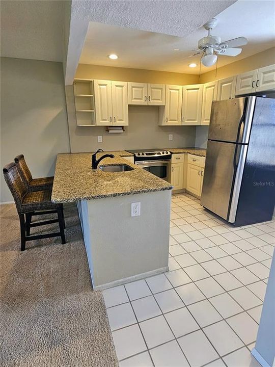 На продажу: $119,900 (2 спален, 2 ванн, 1290 Квадратных фут)