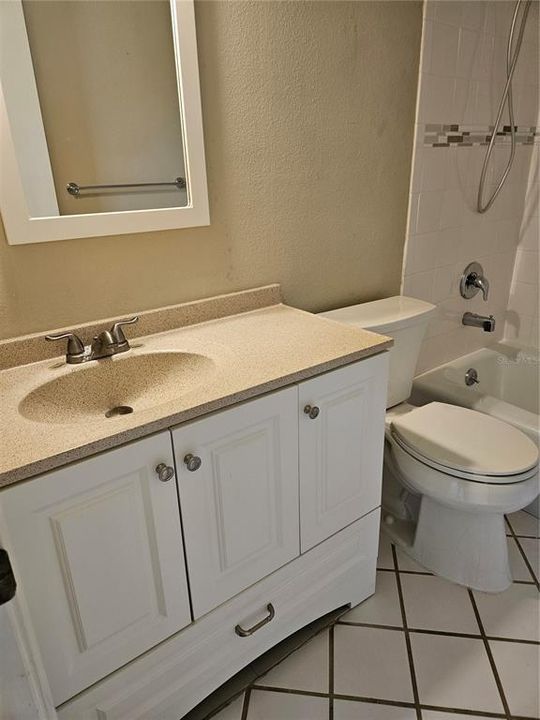 На продажу: $119,900 (2 спален, 2 ванн, 1290 Квадратных фут)