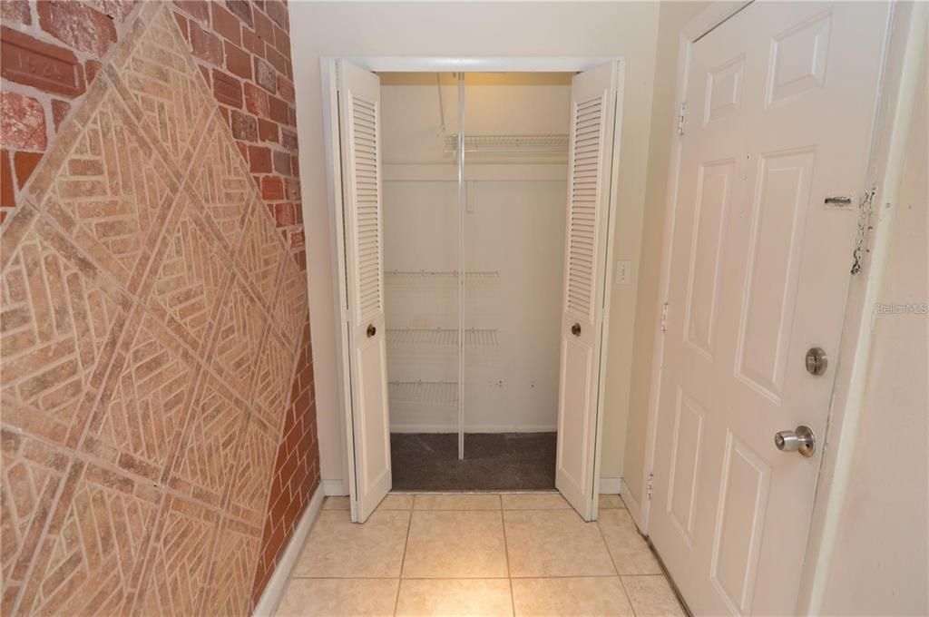 For Rent: $1,600 (2 beds, 1 baths, 1000 Square Feet)