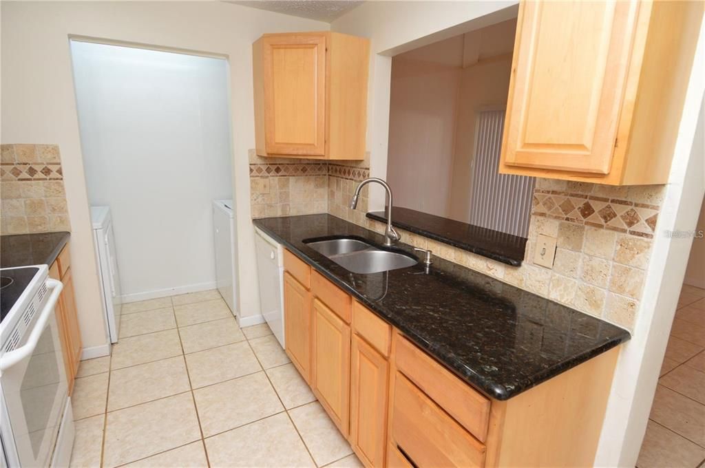 For Rent: $1,600 (2 beds, 1 baths, 1000 Square Feet)