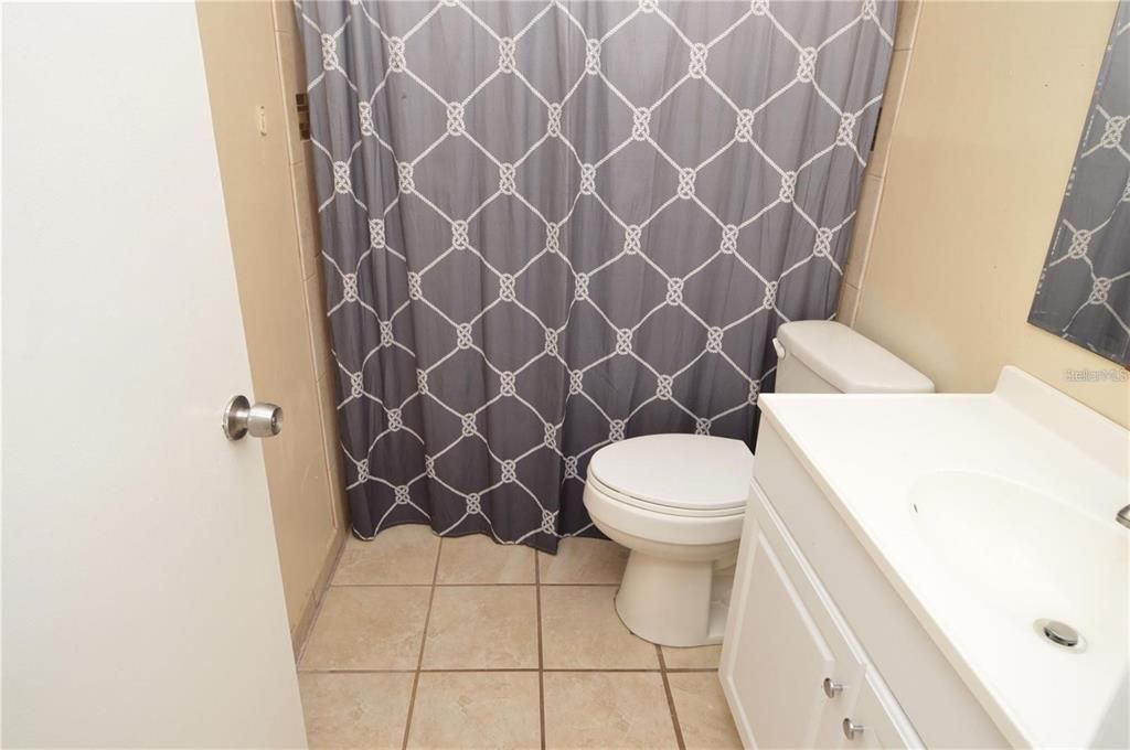 For Rent: $1,600 (2 beds, 1 baths, 1000 Square Feet)