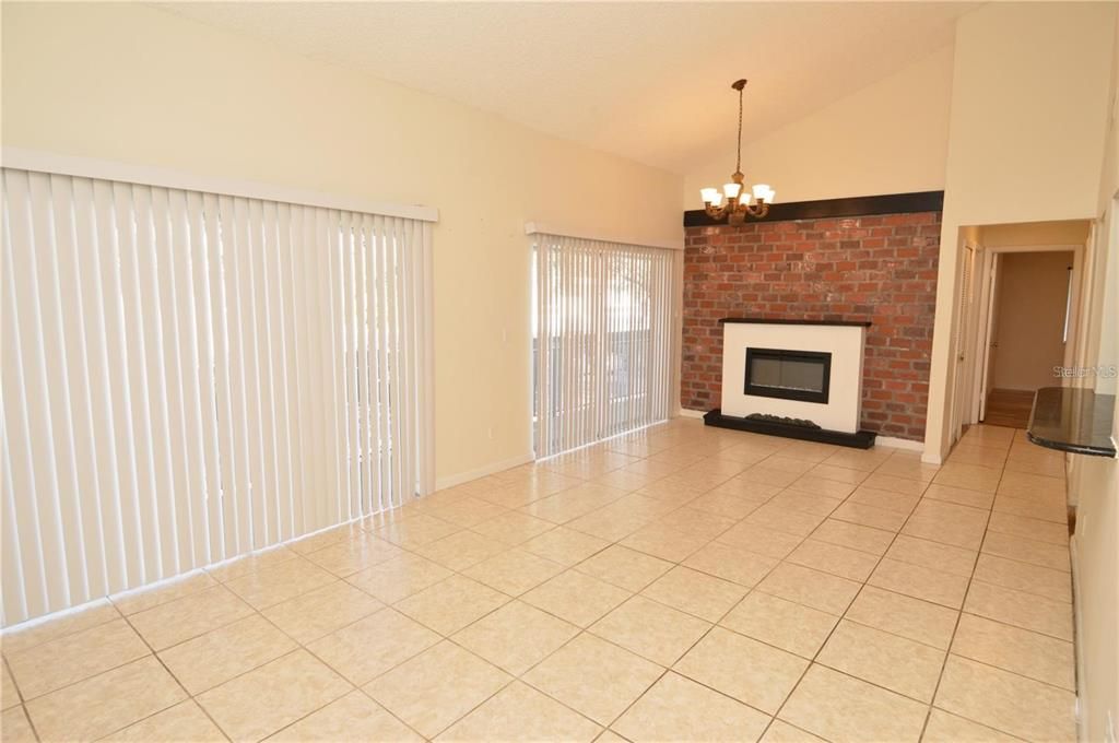 For Rent: $1,600 (2 beds, 1 baths, 1000 Square Feet)