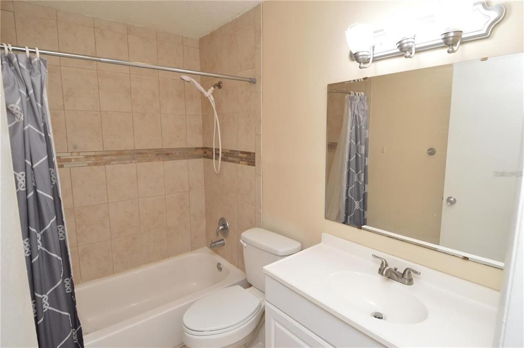 For Rent: $1,600 (2 beds, 1 baths, 1000 Square Feet)