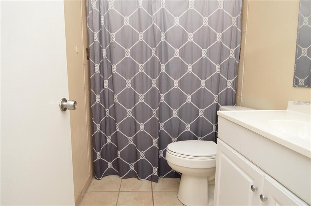 For Rent: $1,600 (2 beds, 1 baths, 1000 Square Feet)