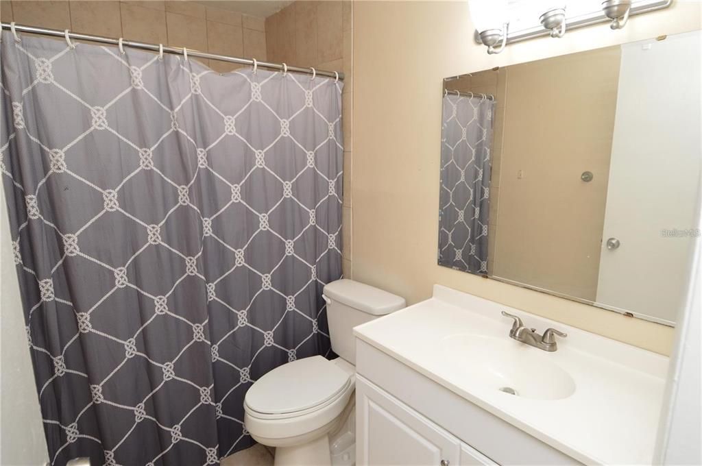 For Rent: $1,600 (2 beds, 1 baths, 1000 Square Feet)