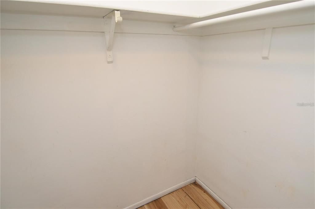 For Rent: $1,600 (2 beds, 1 baths, 1000 Square Feet)