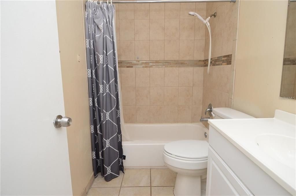 For Rent: $1,600 (2 beds, 1 baths, 1000 Square Feet)